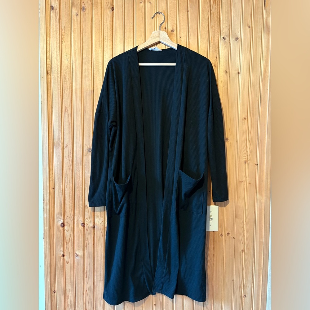 Carly Jean Los Angeles Black Open Front Ribbed Duster Cardigan with Pockets